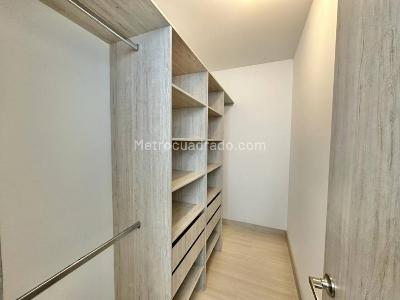 Apartamento en arriendo en Castropol, Medellín · foto 5 de 12