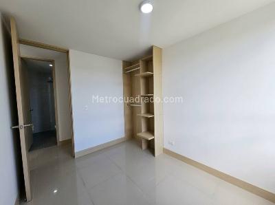 Apartamento de 2 alcobas en arriendo en Loma Del Indio, Medellín, 81 m² · foto 10 de 16