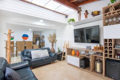 Casa en arriendo en Castropol, Medellín · foto 3 de 10