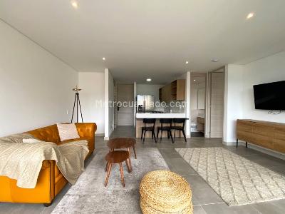 Apartaestudio en arriendo en Loma De Los Gonzalez, Medellín · foto 3 de 16