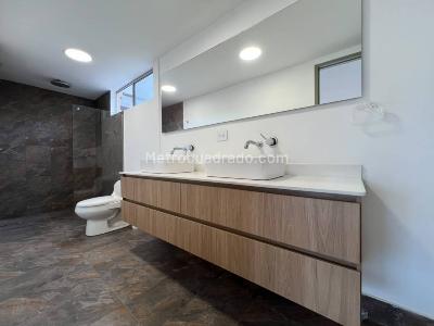 Apartamento de 3 alcobas en arriendo en Los Balsos, Medellín, 200 m² · foto 14 de 16