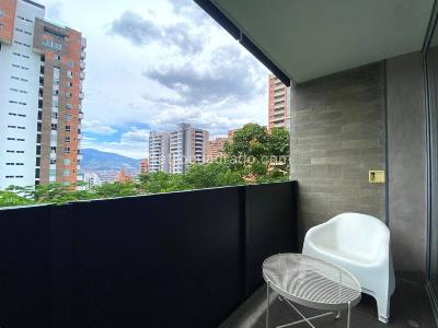Apartamento de 2 alcobas en arriendo en Loma De Los Parra, Medellín, 97 m² · foto 2 de 20