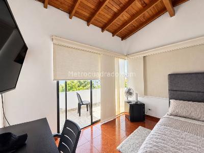 Apartamento de 3 alcobas en venta en Laureles, Medellín, 150 m² · foto 5 de 10