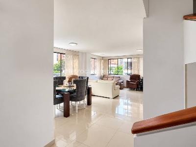 Apartamento de 3 alcobas en venta en Laureles, Medellín, 150 m² · foto 6 de 10