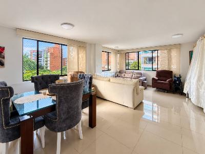 Apartamento de 3 alcobas en venta en Laureles, Medellín, 150 m² · foto 1 de 10