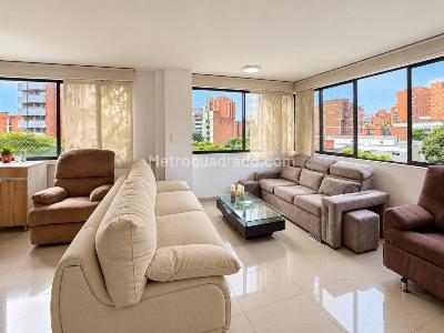 Apartamento de 3 alcobas en venta en Laureles, Medellín, 150 m² · foto 2 de 10