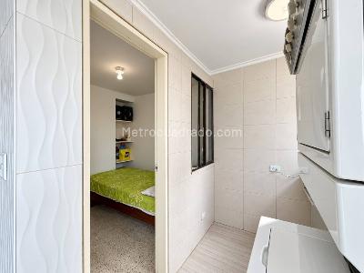 Apartamento de 3 alcobas en venta en Laureles, Medellín, 150 m² · foto 3 de 10
