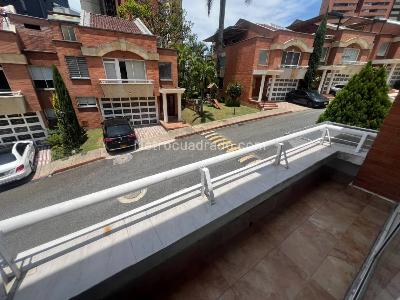 Casa de 3 alcobas en venta en El Tesoro, Medellín, 320 m² · foto 16 de 18