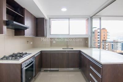 Apartamento de 3 alcobas en arriendo en Loma De Los Parra, Medellín, 135 m² · foto 12 de 15
