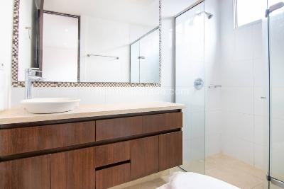 Apartamento de 3 alcobas en arriendo en Loma De Los Parra, Medellín, 135 m² · foto 13 de 15