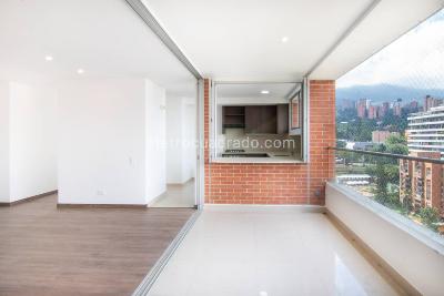 Apartamento de 3 alcobas en arriendo en Loma De Los Parra, Medellín, 135 m² · foto 2 de 15