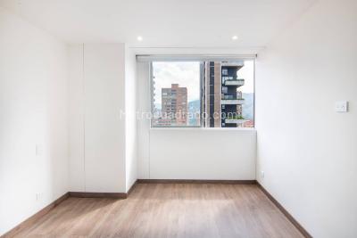 Apartamento de 3 alcobas en arriendo en Loma De Los Parra, Medellín, 135 m² · foto 8 de 15