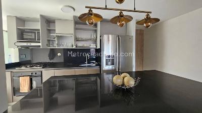 Apartamento de 2 alcobas en arriendo en Loma De Los Parra, Medellín, 75 m² · foto 5 de 6