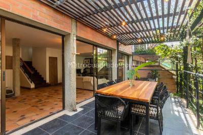 Casa de 3 alcobas en venta en El Tesoro, Medellín, 302 m² · foto 2 de 20