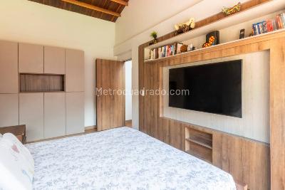 Casa de 3 alcobas en venta en El Tesoro, Medellín, 302 m² · foto 7 de 20