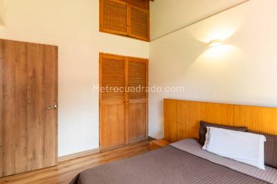 Casa de 3 alcobas en venta en El Tesoro, Medellín, 302 m² · foto 11 de 20