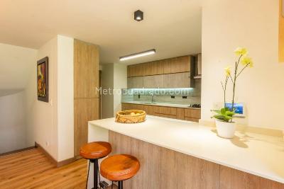 Casa de 3 alcobas en venta en El Tesoro, Medellín, 302 m² · foto 13 de 20