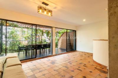 Casa de 3 alcobas en arriendo en El Tesoro, Medellín, 302 m² · foto 17 de 20