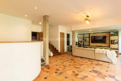 Casa de 3 alcobas en arriendo en El Tesoro, Medellín, 302 m² · foto 18 de 20