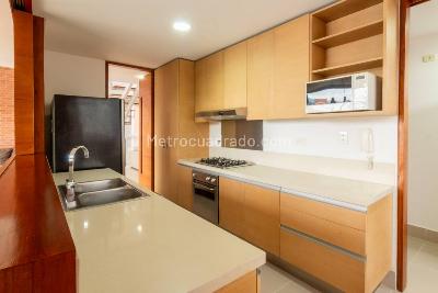 Apartamento de 3 alcobas en venta en Loma De Los Parra, Medellín, 207 m² · foto 10 de 20