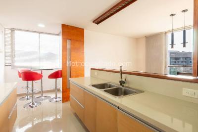 Apartamento de 3 alcobas en venta en Loma De Los Parra, Medellín, 207 m² · foto 13 de 20