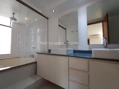 Apartamento de 3 alcobas en arriendo en El Poblado, Medellín, 260 m² · foto 14 de 14