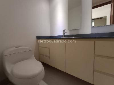 Apartamento de 3 alcobas en arriendo en El Poblado, Medellín, 260 m² · foto 3 de 14