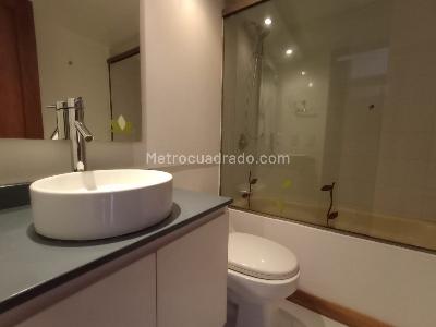 Apartamento de 3 alcobas en arriendo en El Poblado, Medellín, 260 m² · foto 8 de 14