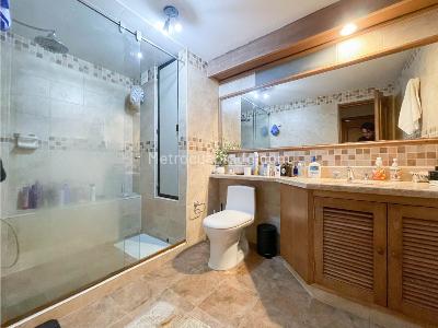 Apartamento de 3 alcobas en venta en Los Rosales, Bogotá, 230 m² · foto 8 de 20