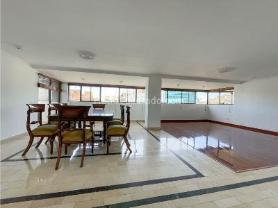 Apartamento de 3 alcobas en venta en Santa Paula, Bogotá, 235 m² · foto 2 de 19
