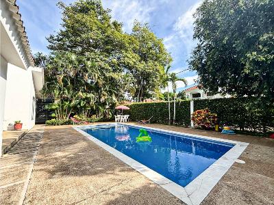 Casa de 3 alcobas en venta en El Peñon, Girardot, 140 m² · foto 2 de 20