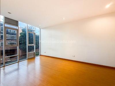 Apartamento de 2 alcobas en venta en Santa Barbara, Bogotá, 40 m² · foto 3 de 10