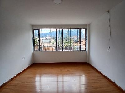 Casa de 4 alcobas en venta en Santa Ana Occidental, Bogotá, 350 m² · foto 2 de 12