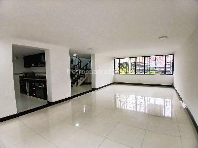 Casa de 4 alcobas en venta en Santa Ana Occidental, Bogotá, 350 m² · foto 5 de 12
