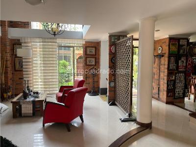 Casa de 4 alcobas en venta en Loma De San Jose, Sabaneta, 370 m² · foto 3 de 14