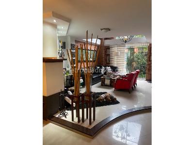 Casa de 4 alcobas en venta en Loma De San Jose, Sabaneta, 370 m² · foto 4 de 14