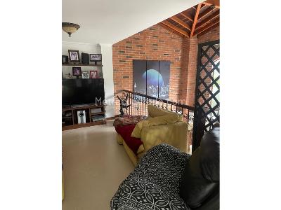Casa de 4 alcobas en venta en Loma De San Jose, Sabaneta, 370 m² · foto 13 de 14