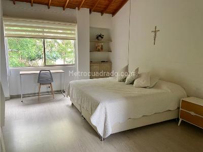 Casa de 4 alcobas en venta en Poblado Los Balsos, Medellín, 337 m² · foto 6 de 8