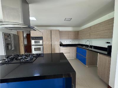 Apartamento de 3 alcobas en venta en Poblado Alto, Medellín, 227 m² · foto 10 de 20