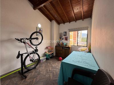 Apartamento de 4 alcobas en venta en Laureles, Medellín, 139 m² · foto 7 de 20