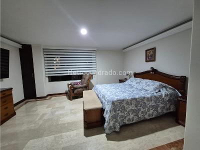 Apartamento de 4 alcobas en venta en Los Balsos, Medellín, 239 m² · foto 3 de 13