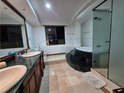 Apartamento de 4 alcobas en venta en Los Balsos, Medellín, 239 m² · foto 12 de 13