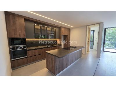 Apartamento de 2 alcobas en venta en Poblado El Campestre, Medellín, 240 m² · foto 2 de 20