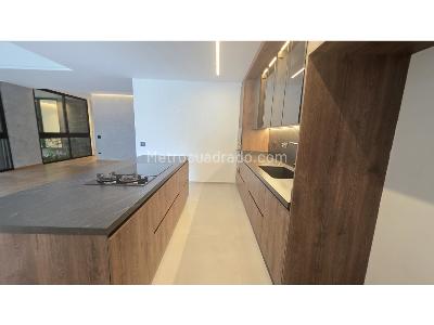 Apartamento de 2 alcobas en venta en Poblado El Campestre, Medellín, 240 m² · foto 3 de 20