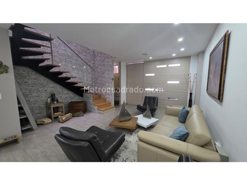 Casa – Envigado, Urbanización Barichara, Valle de Aburrá - Más