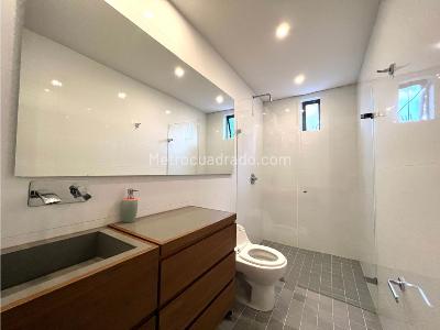 Apartamento en venta en El Poblado El Tesoro, Medellín · foto 19 de 20
