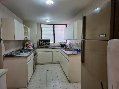 Apartamento de 4 alcobas en venta en Poblado Los Balsos, Medellín, 260 m² · foto 4 de 17