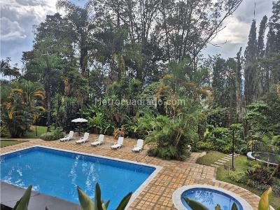 Apartamento de 4 alcobas en venta en Poblado Los Balsos, Medellín, 260 m² · foto 5 de 17