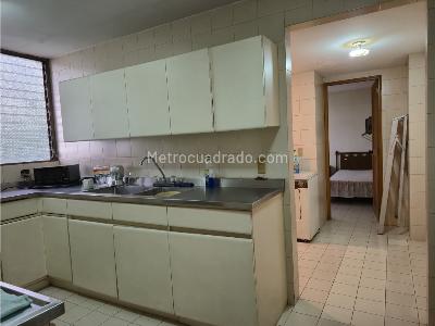 Apartamento de 4 alcobas en venta en Poblado Los Balsos, Medellín, 260 m² · foto 12 de 17