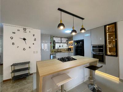 Apartamento de 3 alcobas en venta en Laureles, Medellín, 141 m² · foto 5 de 18